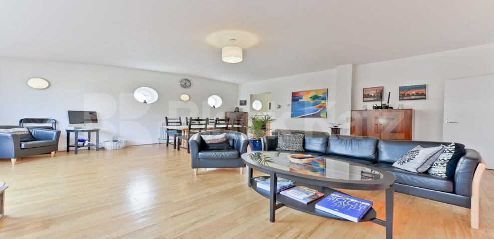 			LET , 2 Bedroom, 2 bath, 1 reception Penthouse			 Lion Court Shand Street, London Bridge